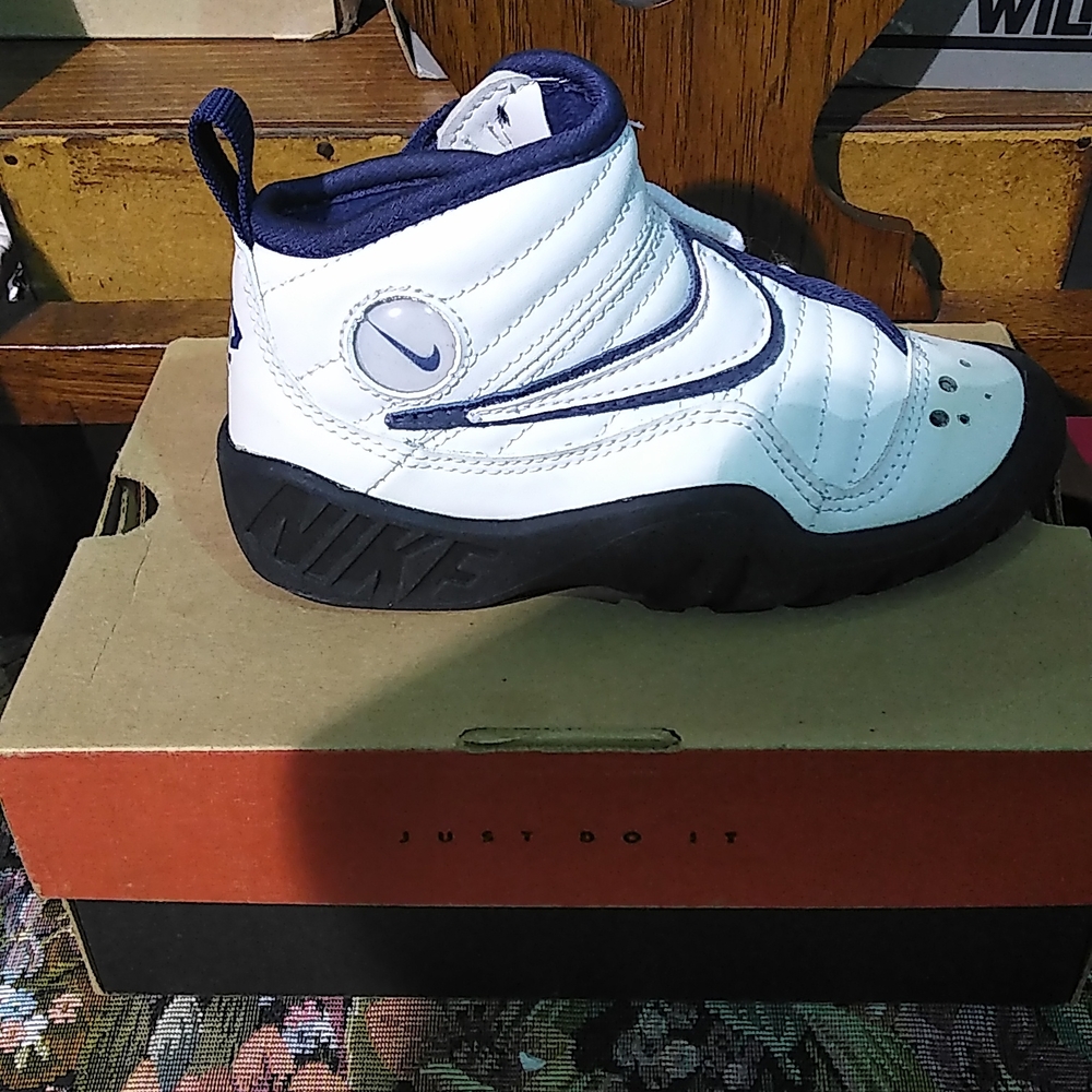 Nike Kids Shake NDESTRUKT - Dennis Rodman Shoe